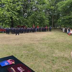 f02
