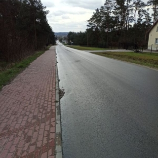 Janowiec – chodnik przy drodze powiatowej Janowiec -Ławeczko
